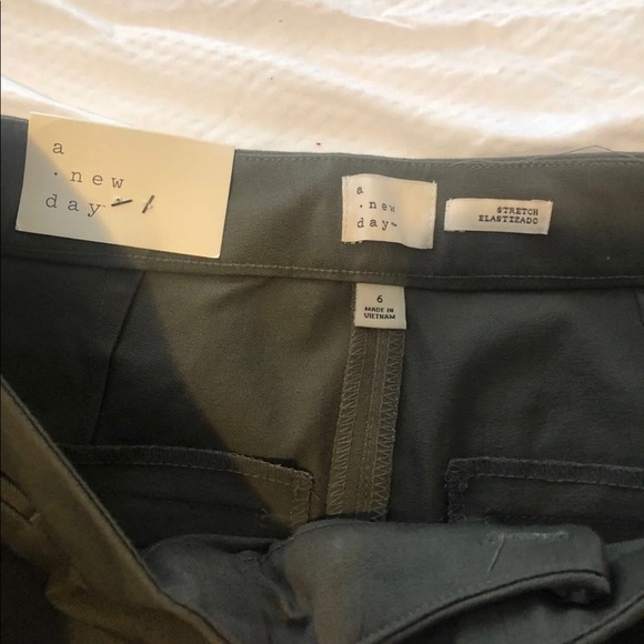 High-Rise  Pants size 6 - Picture 3 of 5